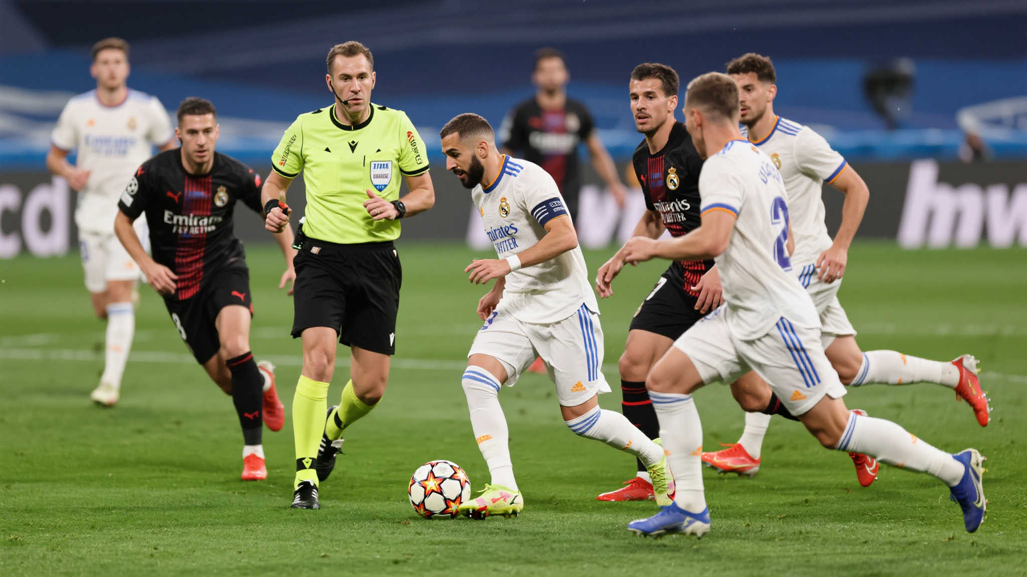 在10人应战下,皇马奉献完美进攻:迪亚斯妙传,巴尔韦德精准破门! 在10人应战下,皇马奉献完美进攻:迪亚斯妙传,巴尔韦德精准破门!